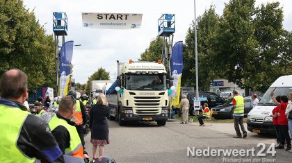 Zondagmiddag is precies om 13:00 uur de Truckrun Weert 2013 van start gegaan vanaf het industrieterrein Kampershoek in Weert.