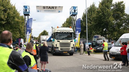 Zondagmiddag is precies om 13:00 uur de Truckrun Weert 2013 van start gegaan vanaf het industrieterrein Kampershoek in Weert.