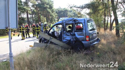 Woensdagmiddag is heeft er een ongeval plaats gevonden tussen een auto en een vrachtauto op de Eindhovenseweg nabij restaurant de Wildenberg.