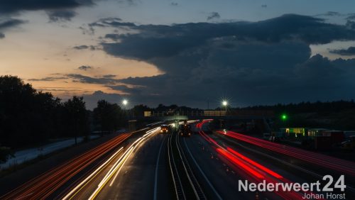 Afgelopen nacht en vanavond en nacht wordt er weer gewerkt aan de natuurbrug over de A2.