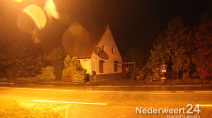 Woning overval in Leveroy. Daders maken zwarte mercedes buit.