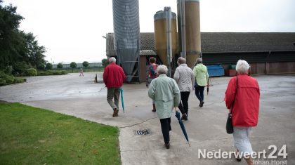 De afdeling van de zonnebloem in Ell bestaat inmiddels alweer 40 jaar. Vandaag wordt kennis gemaakt met de bedrijvigheid in en rondom Ell, per bus worden de leden van en naar de bedrijven in de omgeving vervoerd.