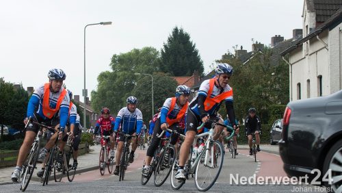 Een groep van bijna 300 sportievelingen stapte vanmorgen op de fiets voor deze Omloop van Leudal.