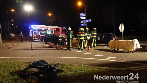 Ongeval twee personenauto's frontaal op alkaar op Walk Heuythuysen