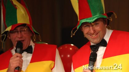 Zaterdagavond was er volop live muziek in Nederweert en Ospel te horen. Zowel De Pinmaekers als De Vlikkestaekers hadden hun jaarlijkse liedjesavond. De Vlikkestakers waren allemaal bij elkaar gekomen in het Vlikkepeliees.