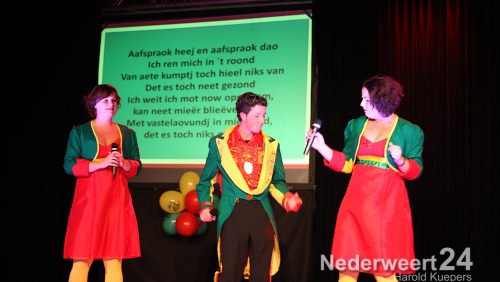 Zaterdagavond was het weer volle bak tijdens het Ni-jwieërter Vastelaovundj Schlagerfestival van de Pinmaekers. De hele familie van de Pinmaekers vereniging was weer bij elkaar gekomen in de Pinnenhof in Nederweert om te genieten van zeven nieuwe vastelaovundj-nummers.