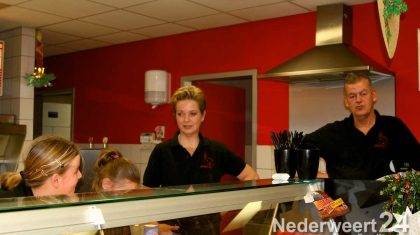 Dinsdag is het de laatste dag voor Frans en Désirée als uitbater van Cafetaria d'Ind-j. Vanaf 1 januari 2014 neemt Angelien Snijders de cafetaria in Nederweert-Eind over.