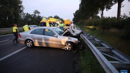 2015-09-17-Auto-knalt-achterop-vrachtwagen-A2