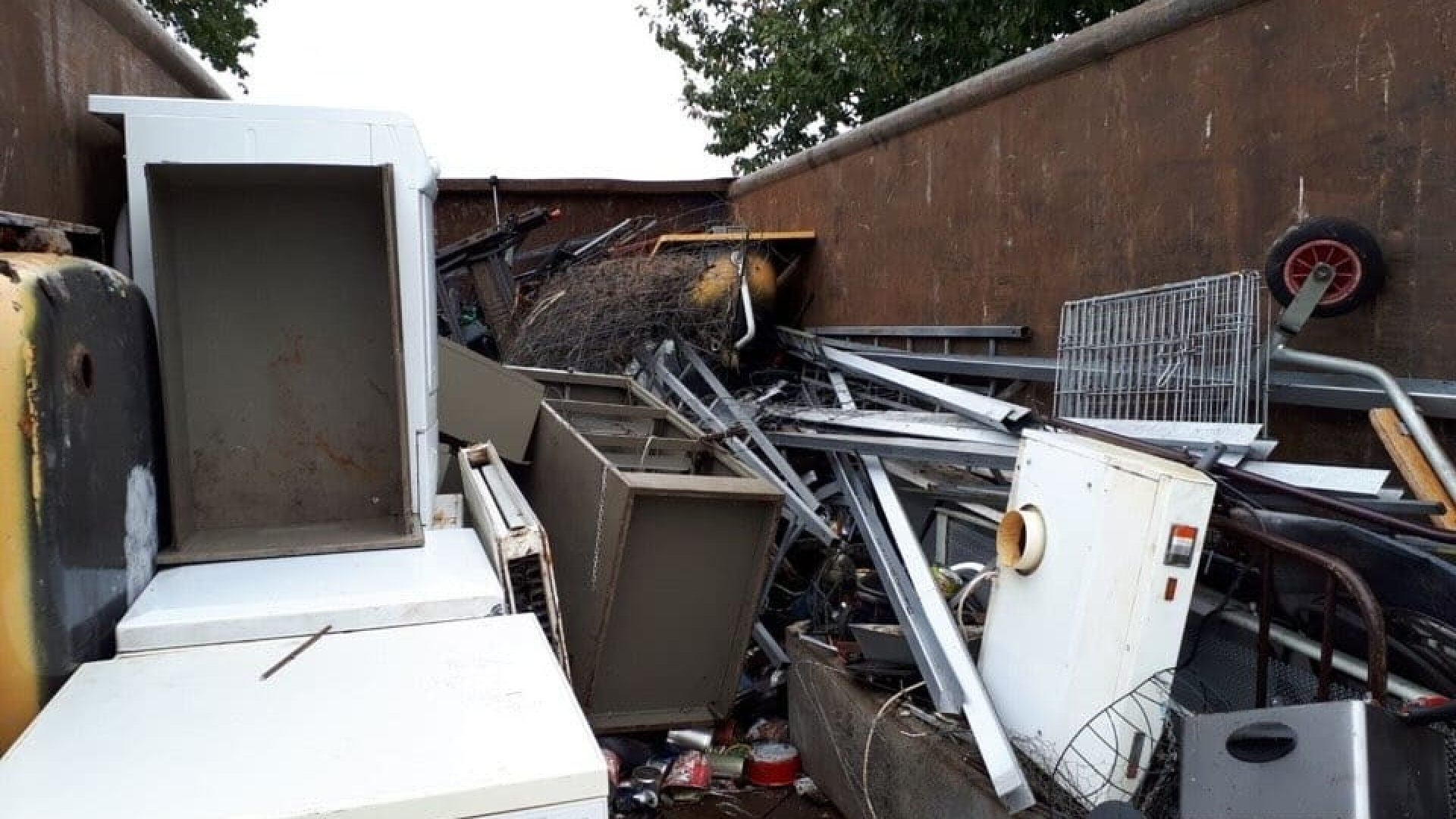 2024_10_01 Schutterij St Odilia Ospeldijk haalt oud ijzer op