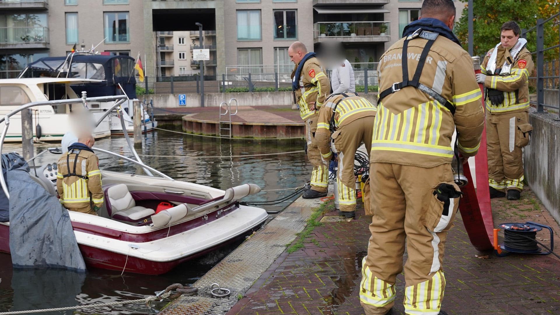 2024_10_15-Boot-in-Passantenhaven-Weert-in-nood-door-regenwater-1