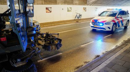 2024_11_11-Ongeval-fietser-veegwagen-Stationstunnel-Louis-Regoutstraat-Weert-2