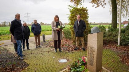 2024_11_15 80 jaar vrijheid Nederweert bloemen en respect bij oorlogsmonumentenPlattepeeldijk Ospel (2)