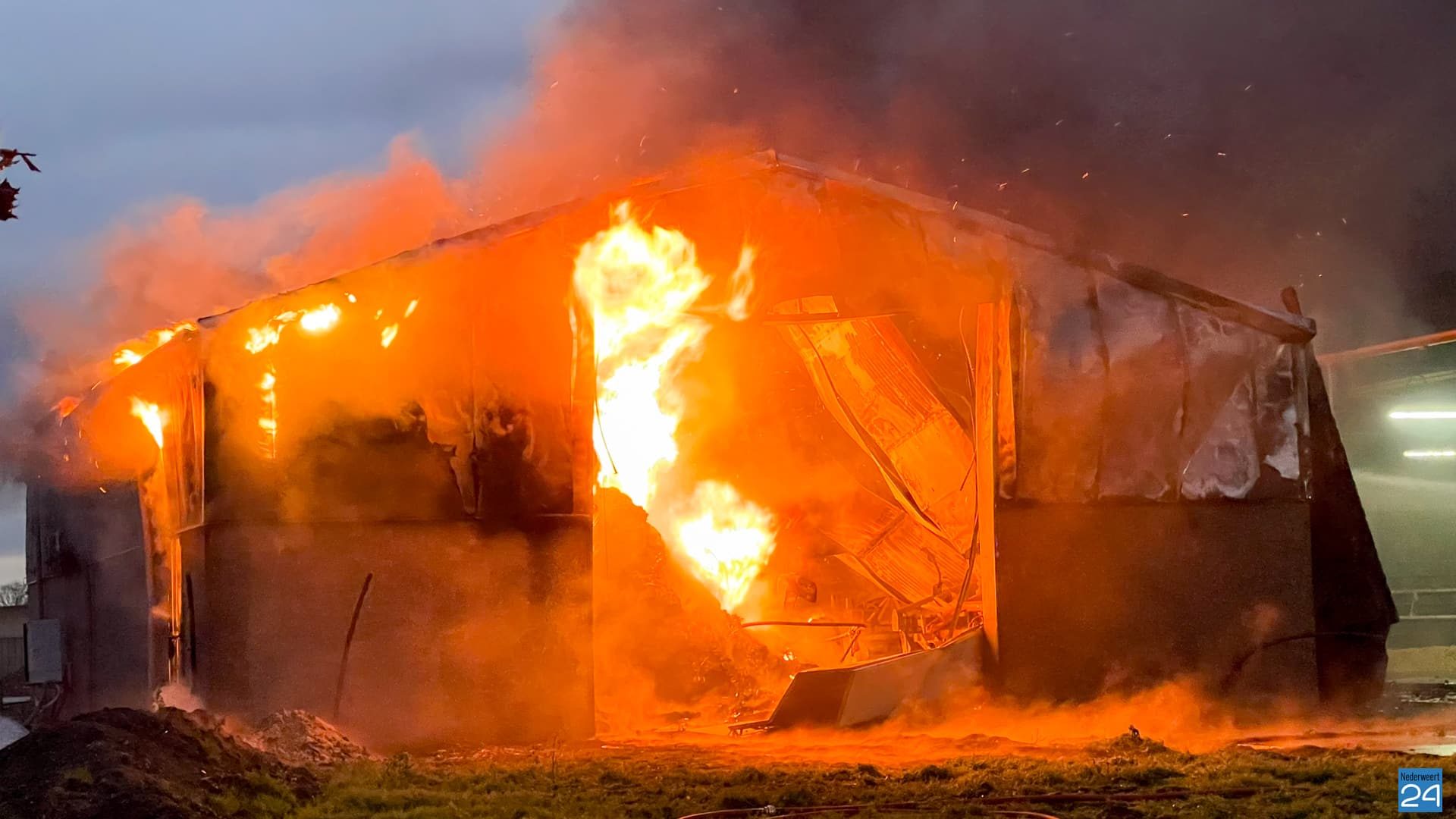 2024_12_09-Zeer-grote-brand-Sebastiaanskapelstraat-Weert-7