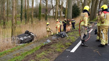 2024_12_15-Ernstig-verkeersongeval-Venloseweg-N275-Ospel-auto-boom-sloot-7