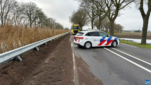 2024_12_17-Ongeval-Venloseweg-vrachtwagen-in-berm-3