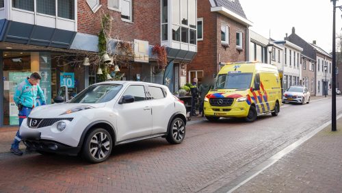 20250108_Automobilist-en-fietster-botsen-op-Kerkstraat-in-Nederweert_4