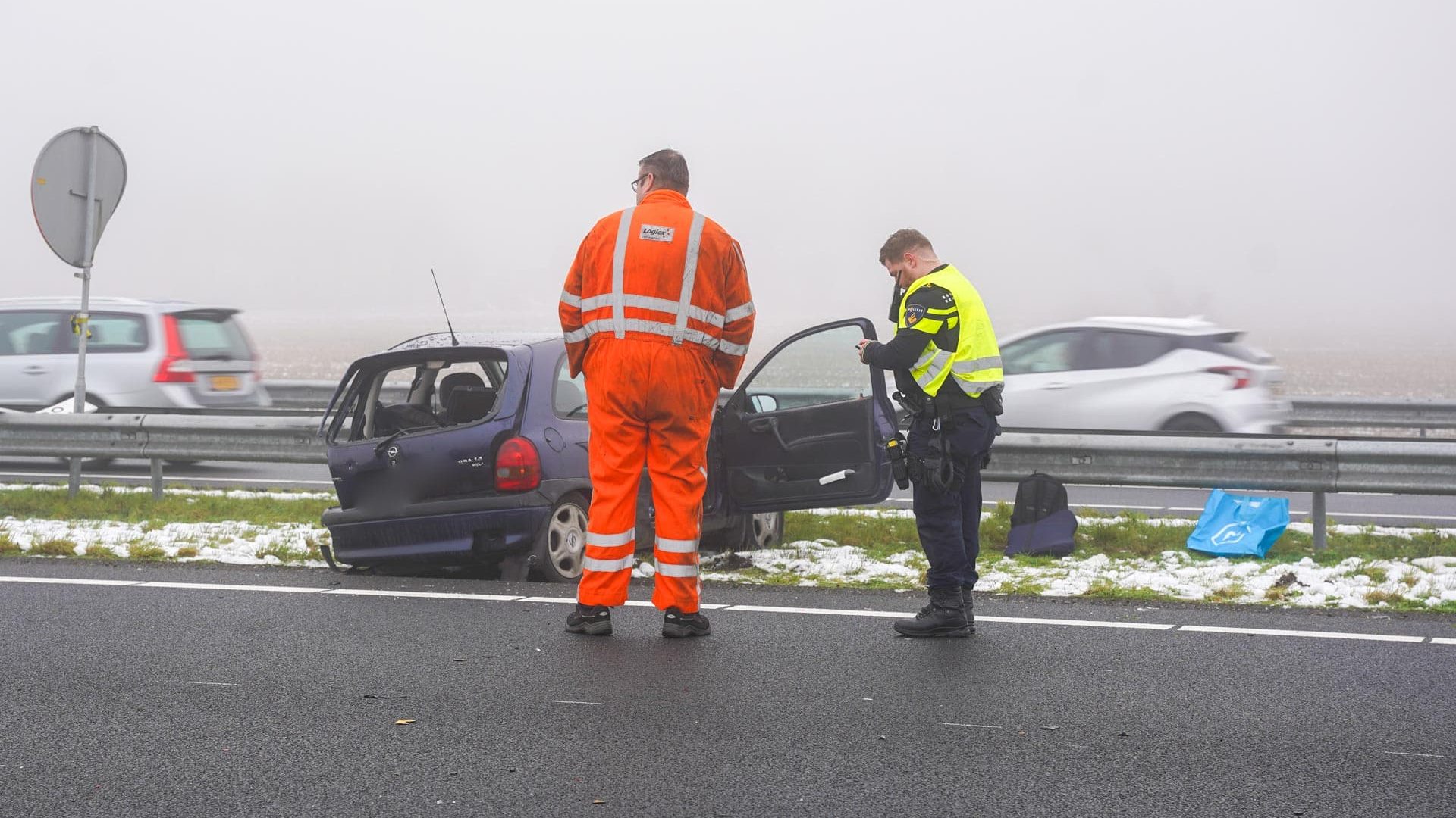 20250111_Vrachtwagen-en-auto-botsen-op-A2-bij-Weert_2