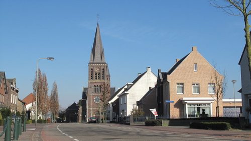 800px-Ospel_kerk_in_straatzicht_foto2_2011-03-20_15