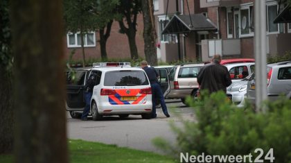 Donderdag avond is aan de Laurenburg in Weert een man aangehouden die dreigden om zijn woning in een flat aldaar op te blazen.