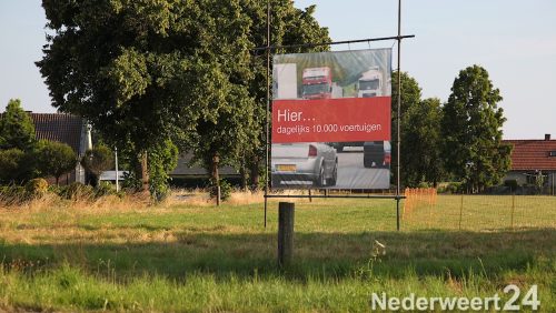 Actiegroep tegen A2 variant voor de N266 Randweg Nederweert plaatst borden