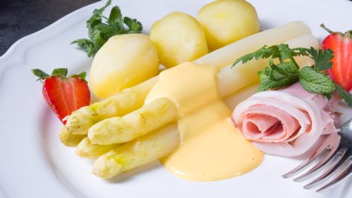 asparagus with boiled ham and hollandaise sauce