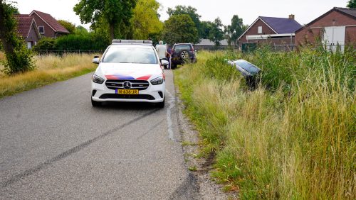 Auto-in-sloot-Herstraat-Nederweert-5