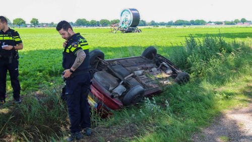 Auto-in-sloot-Kruisvennendijk-Ospel-1