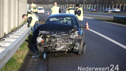 Auto in de vangrail op de A2 bij Nederweert