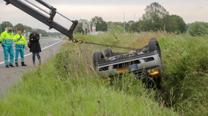 Auto-over-de-kop-A2-Weert-4