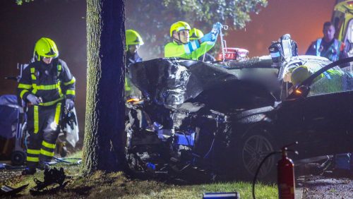 Auto-tegen-Boom-Houtsberg-Nederweert-Eind-1