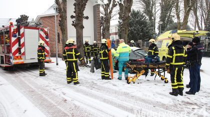 Auto-tegen-boom-Molenpoort-Weert-1277