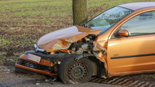 Auto-tegen-boom-ongeval-Heltenbosdijk-Weert-2