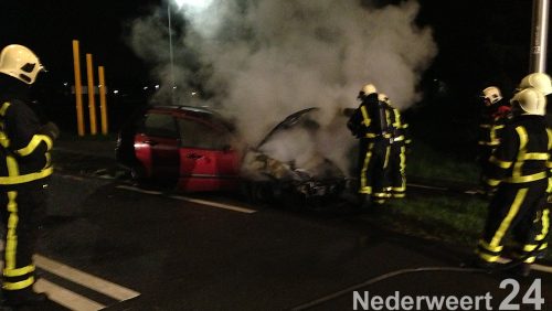 In de nacht van dinsdag op woensdag is op de Rijksweg-Noord een auto volledig uitgebrand.

De brandweer werd rond kwart over twee gealarmeerd voor de autobrand. Twee personen waren uit d