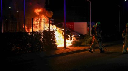 Autobrand-op-parkeerplaats-Sutjensstraat-Weert-2