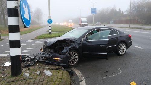 Autos-botsen-op-kruising-Randweg-Zuid-Lindenstraat-Nederweert-4