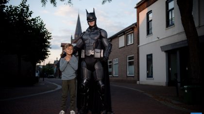 Batman-is-klaar-voor-Kunstevent-‘Ovaal-op-koopzondag-in-Nederweert-Johan-Horst-3