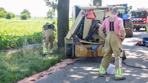 Beregeningspomp-botst-tegen-boom-en-lekt-diesel-Weert-6