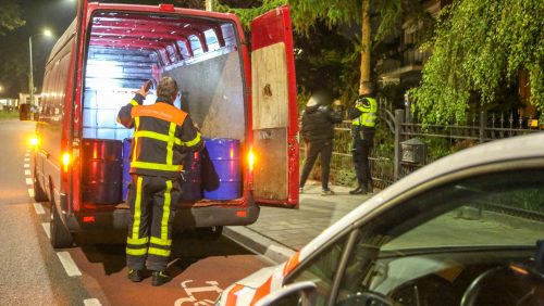 Bestelbus-met-vaten-aangetroffen-Maaseikerweg-Weert-4