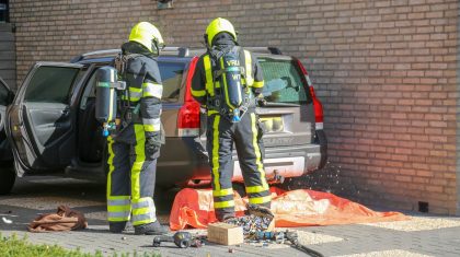 Brand-doos-batterijen-personenauto-Pastoor-Vullerstraat-Ospel-1-1