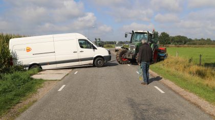 Bus-Post-NL-in-de-sloot-4