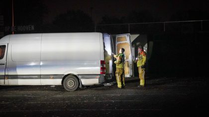 Busje-met-chemisch-afval-aangetroffen-op-Baldessenweg-in-Nederweert-Eind-8