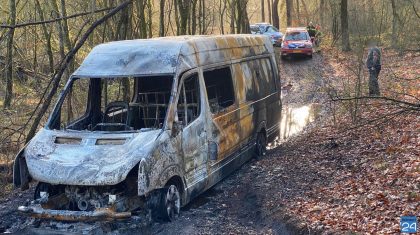 Busje-uitgebrand-Weert-beversdijk-drugsafval-1