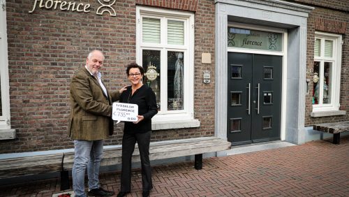 Cheque-voor-DSO-door-ijssalon-Florence-Nederweert-1