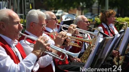 Coconblazers treden op voor Lei Weekers