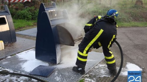 Vrijdagmiddag is er brand geweest in een ondergrondse kledingcontainer aan de Dorpsstraat in Leveroy.