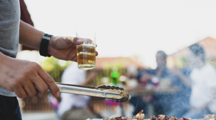 Cum-Grano-Salis-organiseert-Bierbecue-voor-het-goede-doel