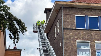 Dakgoot-vat-vlam-tijdens-werkzaamheden-RICK-gebouw-Weert-5