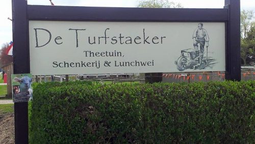 De-turfstaeker-theetuin