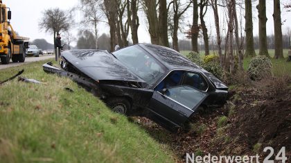 Eenzijdig-ongeval-Wetering-Nederweert-BMW-in-de-sloot-1490