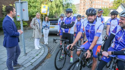 Fietsende-ondernemers-vertrekken-vanuit-Weert-14